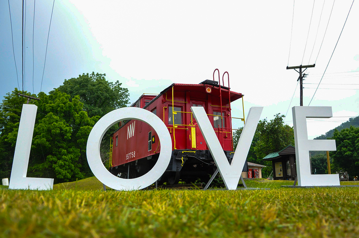 va love damascus sign